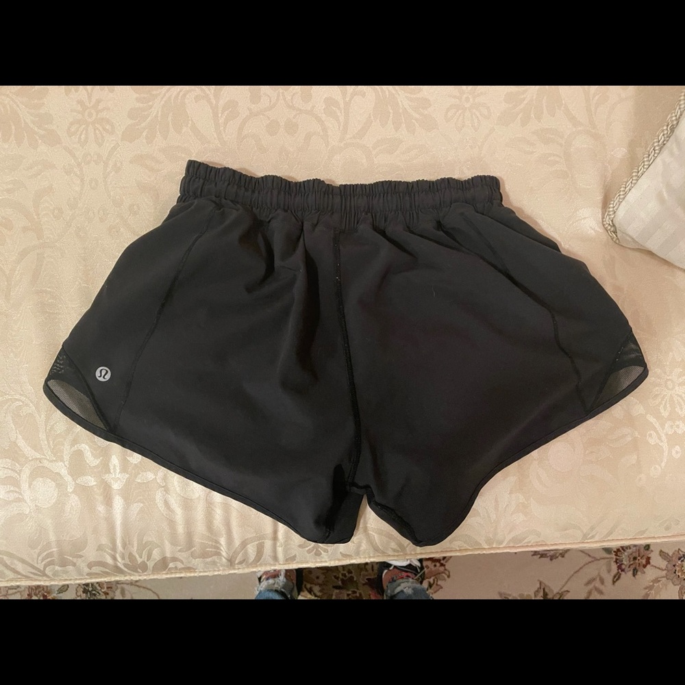 Lululemon Hotty Hot Short ll SIZE 6